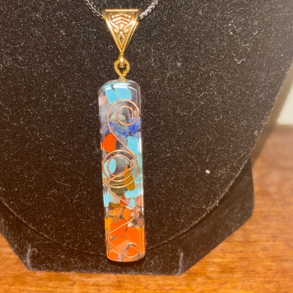 Elegant Multicolor Pendant Necklace NWOT - Picture 2 of 3